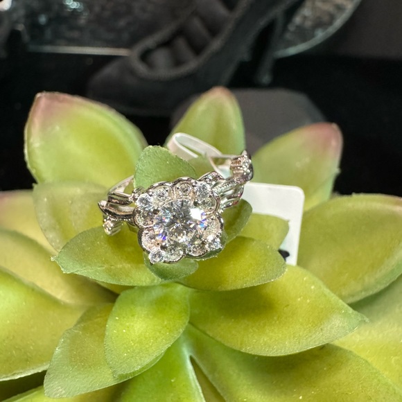 NEW! 1/2CT Blooming Diamond/Moissanite Ring - Picture 2 of 4